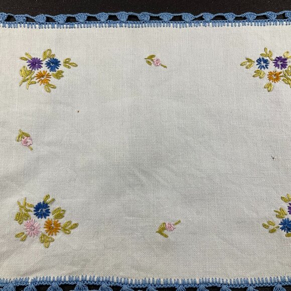 Vintage 3 piece Doily Set Embroidered Ladies - Picture 10 of 10